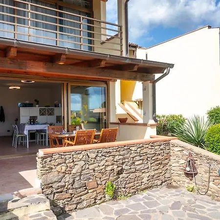 Cozy House Sea View Of דירה