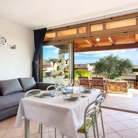 Cozy House Sea View Of Apartment Golfo Aranci